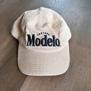 Corduroy Modelo Snap back urban outfitters